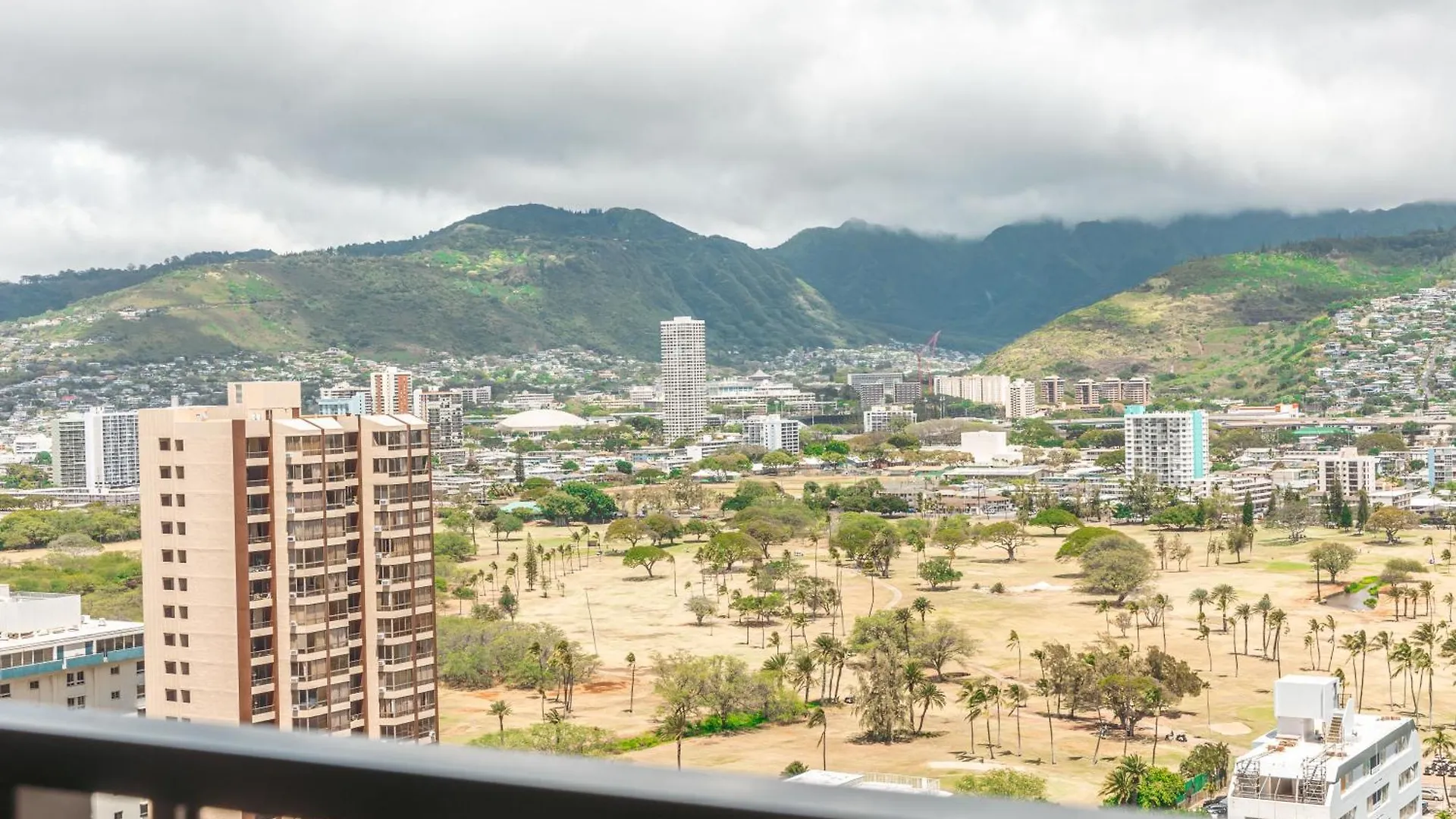Tastefully Remodeled Apt With Mountain View & Free Parking! Χονολουλού Ηνωμένες Πολιτείες της Αμερικής