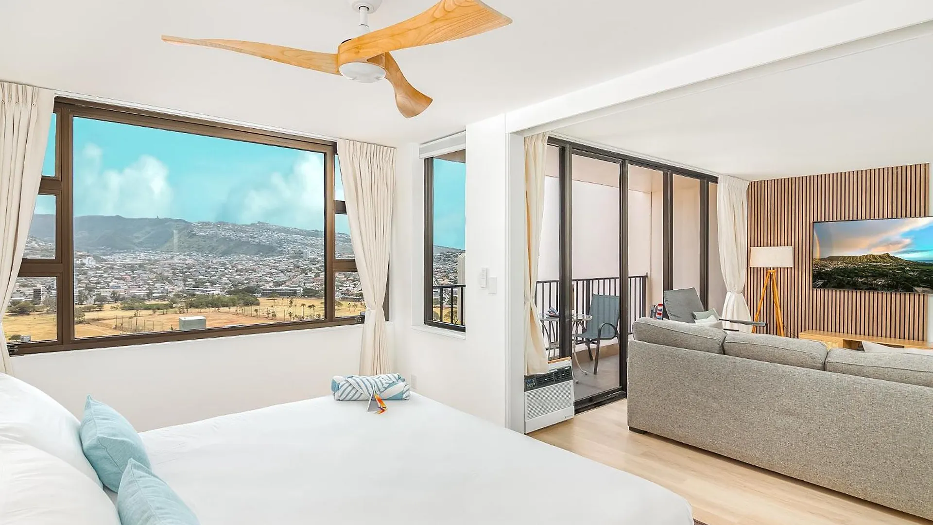 Tastefully Remodeled Apt With Mountain View & Free Parking! Χονολουλού Διαμέρισμα